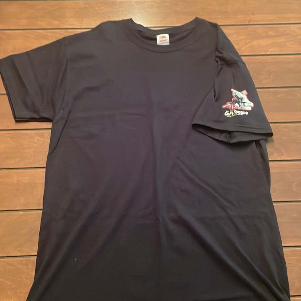 BNWOT cats tongue tshirt